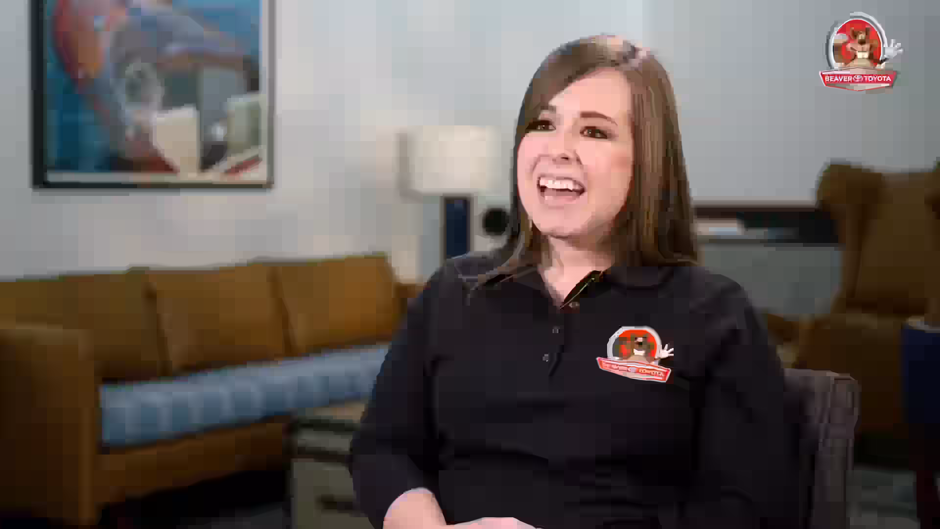 Miembro del equipo Beaver realizando una entrevista